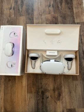 Meta Quest 2 Standalone VR Headset with White Controllers